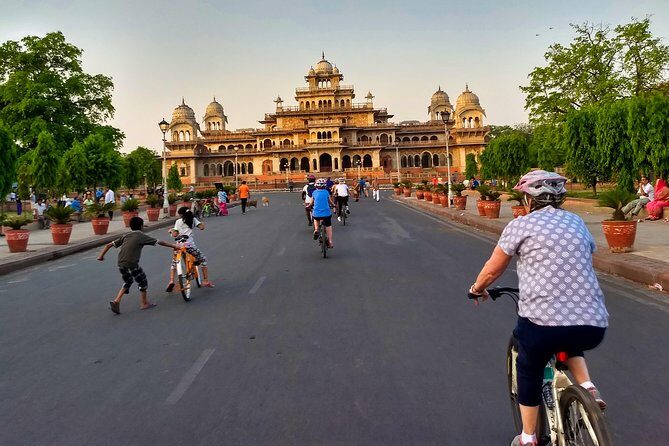 3-Hour Morning Bike Tour of Jaipur - Stop-by-stop: Pink City lanes, Albert Hall park, and a Hawa Mahal photo window
