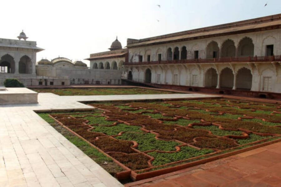 Agra fort, Baby Taj & Mehtab Bagh Express Ticket With Option - Guided Tour Option: Why the Right Guide Can Make (or Break) the Day