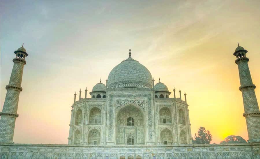 Agra: Premier Tour of Taj Mahal & Agra Fort All Inclusive - Optional Fatehpur Sikri: 40 km for extra time and context