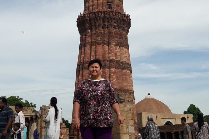 All Inclusive Full Day Old and New Delhi Tour with Entrance - India Gate and the Presidential Palace area: monuments with a wide-angle view
