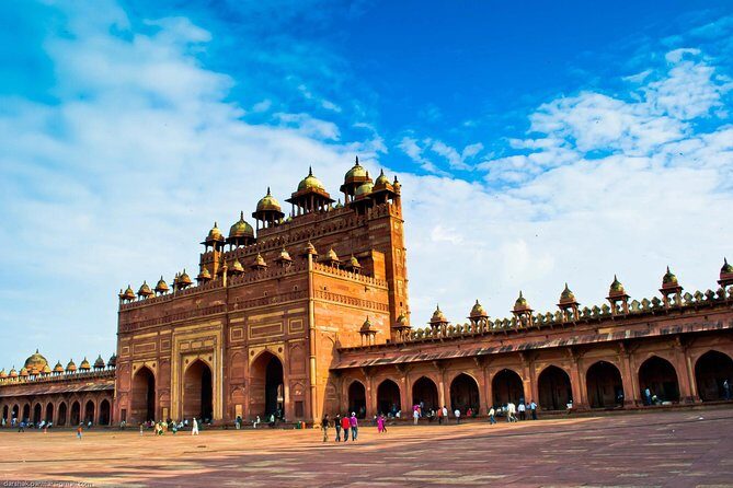 All-Inclusive Private Sunrise Taj Mahal & Agra City Tour - The private “Red Carpet” setup: car, guide, and how it saves time