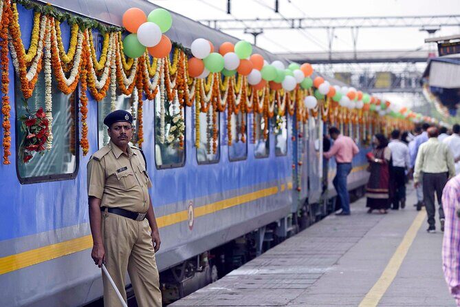 All Inclusive Taj Mahal & Agra Tour by Superfast Train From Delhi - Gatimaan Express + private car: the Agra shortcut that matters