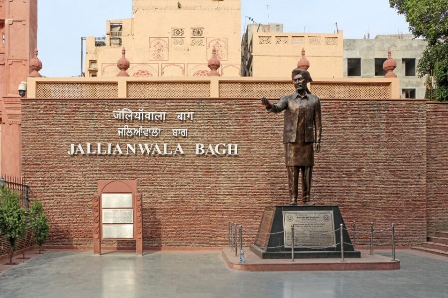 Amritsar: Small Group Sightseeing Tour with Wagah Border - Guides, small groups, and why the tone matters