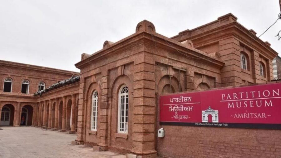Amritsar: Small Group Sightseeing Tour with Wagah Border - Golden Temple and Langar kitchen: Sikhism you can see in practice