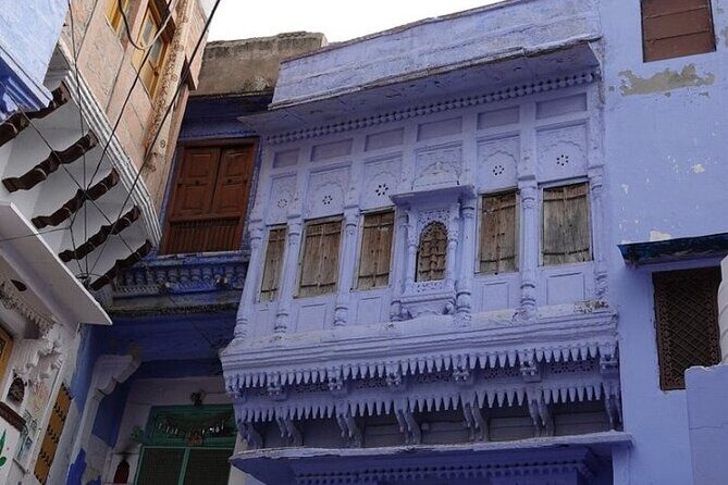 Blue City Heritage Private Walking Tour With Pickup and Drop-Off - Your 2-hour route: Navchowkiya first, lakes second