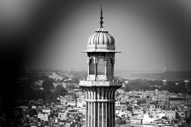 Delhi: Customized Full Day Tour of Old and New Delhi - Raj Ghat and the Gandhi Memorial Pause