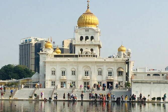 Delhi: Private Half-Day Tour of New Delhi & Old Delhi - Meeting at Sunehri Masjid and getting set up for the day