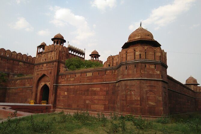 Delhi's historical 7 hours experience tour - New Delhi breaks: India Gate plus two optional spiritual stops