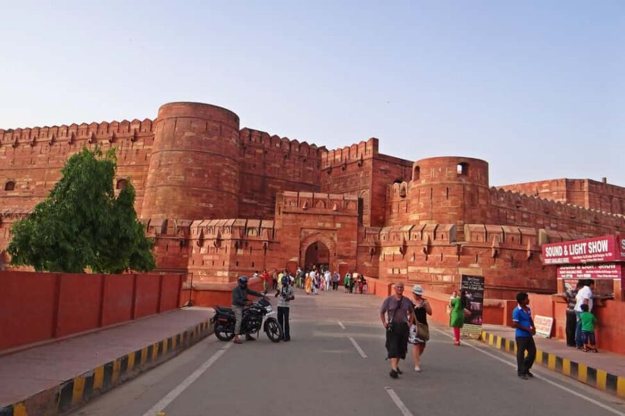 From Delhi: Private 5-Day Golden Triangle Tour - Delhi Day 1: Old Delhi by rickshaw, New Delhi by monuments
