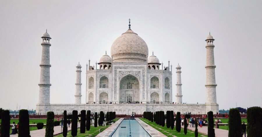 From Delhi: Private Taj Mahal & Agra Day Trip by Car or Rail - Lunch in Agra: the break that keeps the day from falling apart