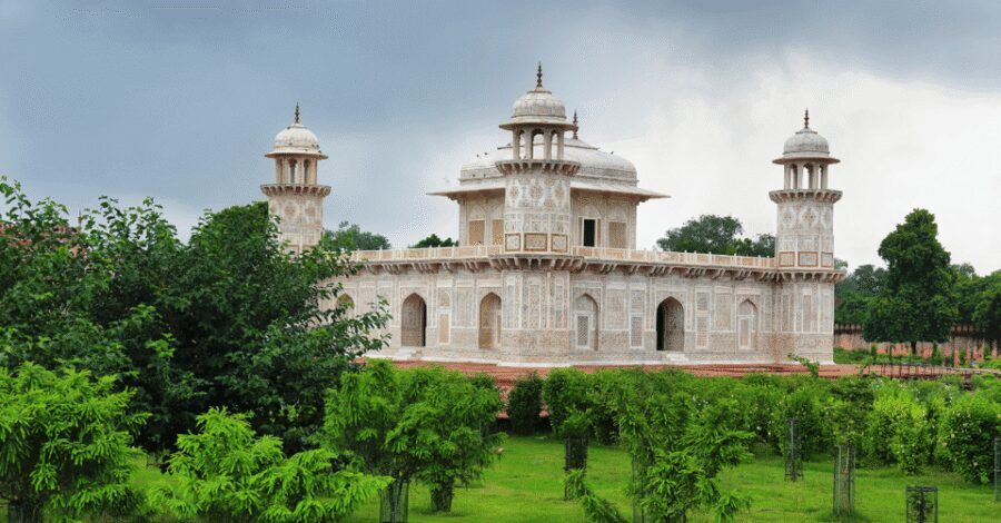 From Delhi: Private Taj Mahal & Agra Day Trip by Car or Rail - Timing tips and small gotchas you should not ignore
