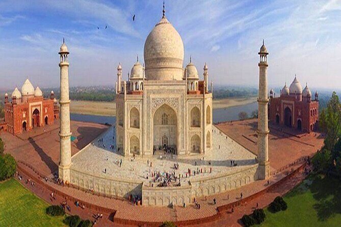 From Delhi: Skip the line Taj Mahal, Agra Tour by Express Train - Train Meals and Mineral Water: The Quiet Comfort Wins