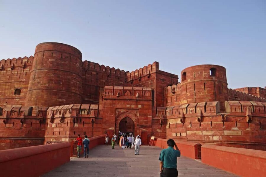 From Delhi: Taj Mahal & Agra Fort Shared Group Tour - Solo-traveler comfort and crowd handling