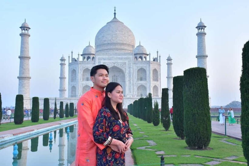 From Delhi: Taj Mahal & Agra Tour by Gatimaan Express Train - Lunch at DoubleTree by Hilton Agra: eating well without losing the route