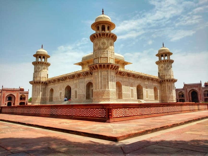From Delhi: Taj Mahal & Agra Tour with Lunch at Marriott - Marriott Courtyard lunch: a real reset in the middle of sightseeing