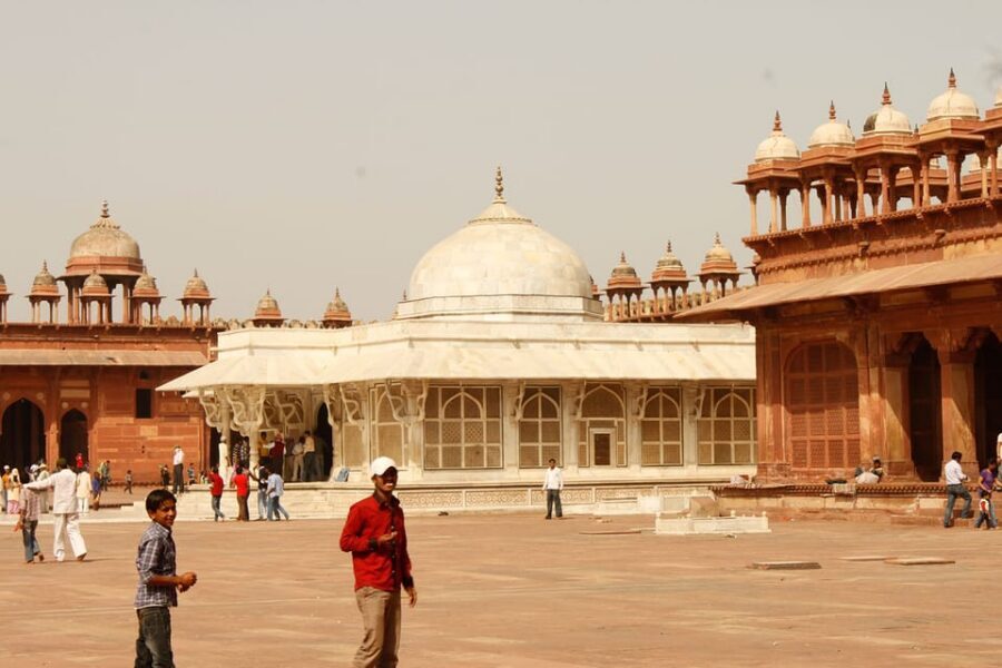 From Delhi: Taj Mahal Sunrise, Agra Fort & Baby Taj Day Tour - Agra Fort: Mughal power you can feel in the stone walls
