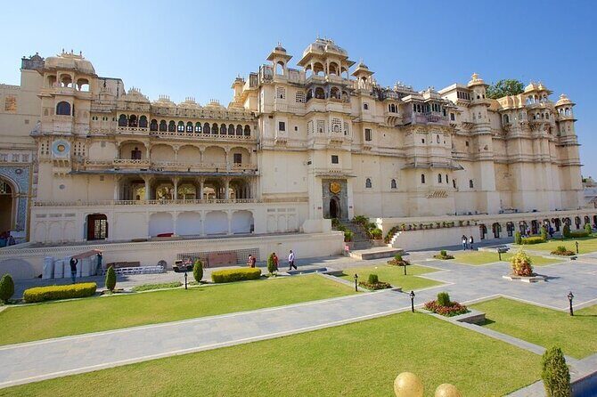 Full-Day Private Udaipur Sightseeing Tour with optional Guide - Jagdish Temple and the palace-temple rhythm