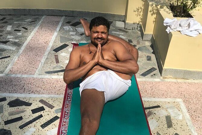 Group Yoga Class with Siddharth from Beginner to Advance - Group Size and the Ghat Atmosphere: The Good and the Tricky Parts