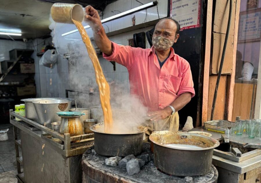 Heritage Walk & Street Food Tasting in Jaipur - Tripolia Bazar: Frescoes, Market Life, and Local Craft Surroundings