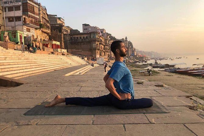 INDIVIDUAL YOGA CLASS - BEGINNER / ADVANCED Sunrise Yoga with Ayush in Varanasi - Sunrise Yoga with Ayush: what makes the setting so special