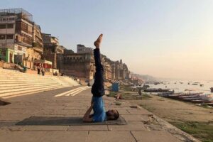 INDIVIDUAL YOGA CLASS - BEGINNER / ADVANCED Sunrise Yoga with Ayush in Varanasi - Where you meet (and how to keep it painless)