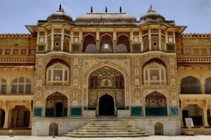 Jaipur City Day Trip from Delhi with Buffet Lunch - Amber Fort: 2 hours that set the tone