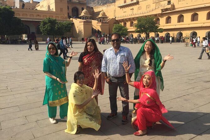 Jaipur City Day Trip from Delhi with Buffet Lunch - City Palace of Jaipur plus buffet lunch: the mid-day center