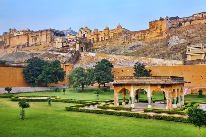Jaipur Day Trip from Delhi by Car or Train – All Inclusive - City Palace, Jal Mahal, and the “watch it change” power of water and stone