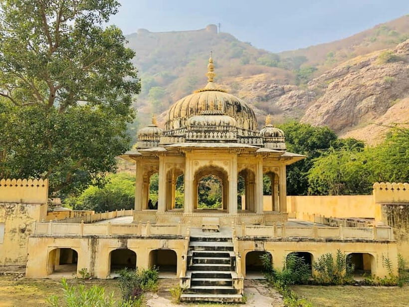 Jaipur: Full-Day City Tour with Car, Guide & Skip-the-Line - Jantar Mantar: Astronomical Instruments That Feel Surprisingly Practical