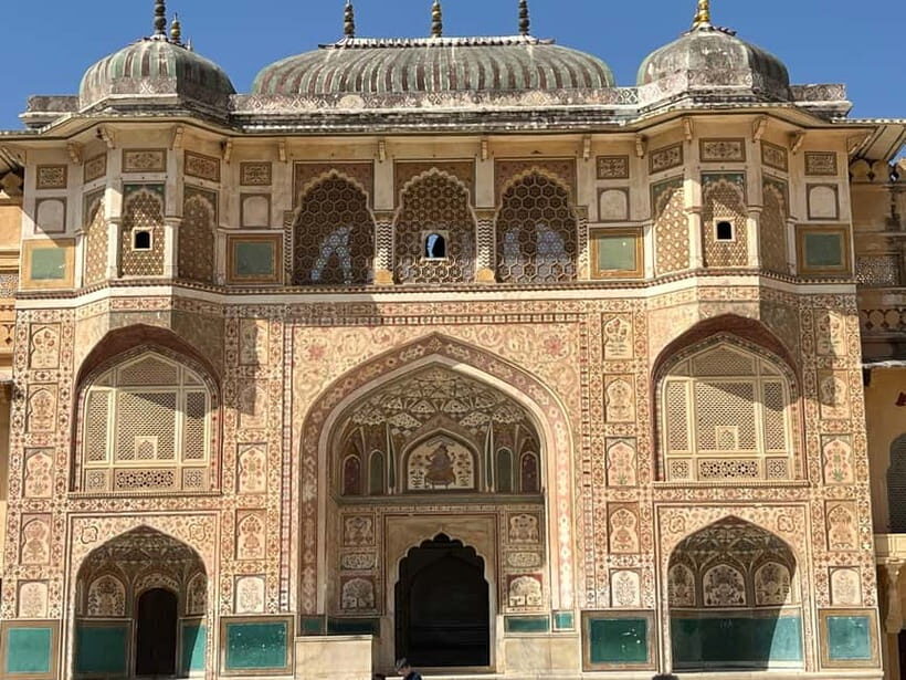 Jaipur: Full-Day City Tour with Car, Guide & Skip-the-Line - City Palace: Maharaja Seat, Museum Pieces, and a Still-Living Royal Connection