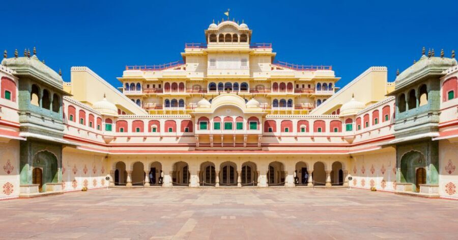 Jaipur: Full-Day Private City Tour by Car with Guide - Hawa Mahal’s 953 windows: photo stop plus people-watching