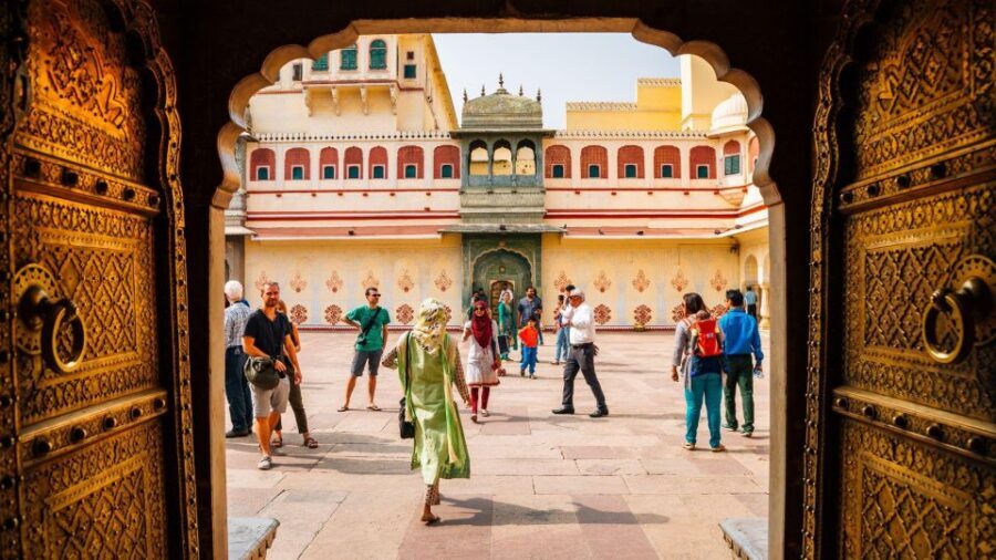 Jaipur: Full-Day Private Sightseeing Tour by Tuk Tuk - Amber Fort on a Hill: Rajput and Mughal Details You Can Actually Notice