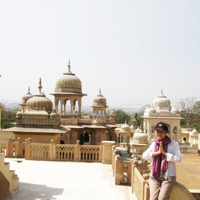 Jaipur: Half-Day Guided Sightseeing Tour with Flower Market - Gaitor Ki Chhatriyan: a calmer stop with weight