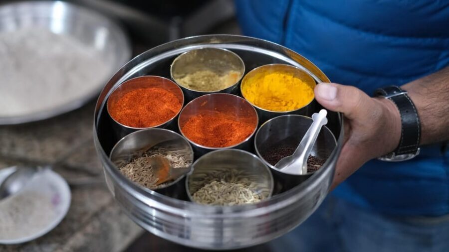 Jaipur: Interactive Cooking Class with a Local Family - Cooking Your Vegetable Curry: How Flavor Gets Built