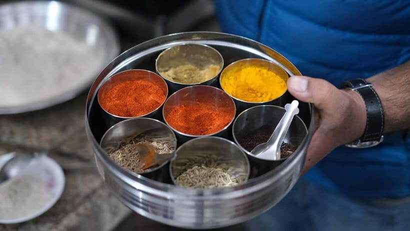 Jaipur: Interactive Cooking Class with a Local Family - The Meal: Welcome Drinks, Traditional Drinks, Dessert, and Family Stories
