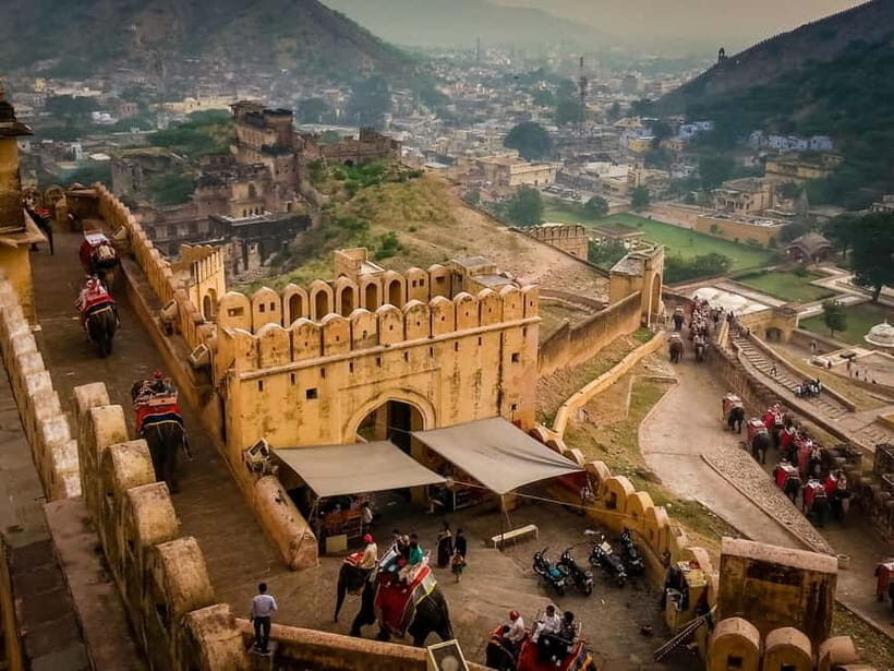 Jaipur: Jaipur & Amber Fort Full or Half-Day Guided Tour - Hawa Mahal: short visit, big payoff