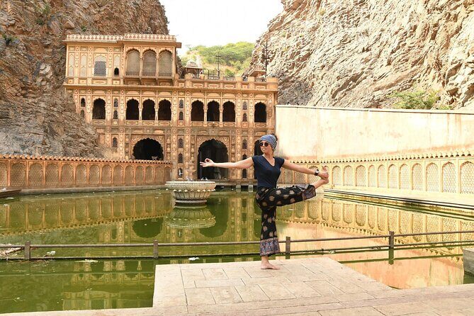 Jaipur Sightseeing - Stop 1: Jagat Shiromani Ji Temple near Amer Fort