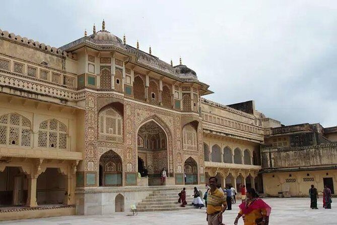 Jaipur Sightseeing Tuk-Tuk Tour - The afternoon shopping stop that’s actually built into the schedule