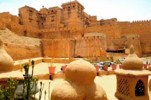 Jaisalmer private walking tour - Your walking day plan: from Gadisar Lake to the Patwa Haveli area