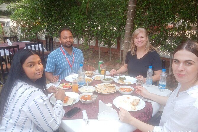 Luxury Taj Mahal by super fast train from Delhi all inclusive - Stop 1: Taj Mahal with skip-the-line access and a 3-hour window