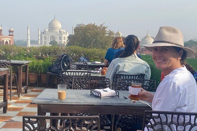 Luxury Taj Mahal by super fast train from Delhi all inclusive - English-speaking guide and a customizable plan
