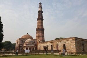 New Delhi and Old Delhi Private Tour 4-8 Hours - Customizable - Gurudwara Bangla Sahib to Jama Masjid: two Delhi spiritual styles in one sweep