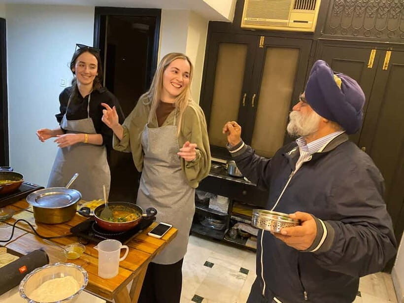 New Delhi: Indian Cooking Class in a Local Home - Spices you can taste: why timing matters in Indian cooking