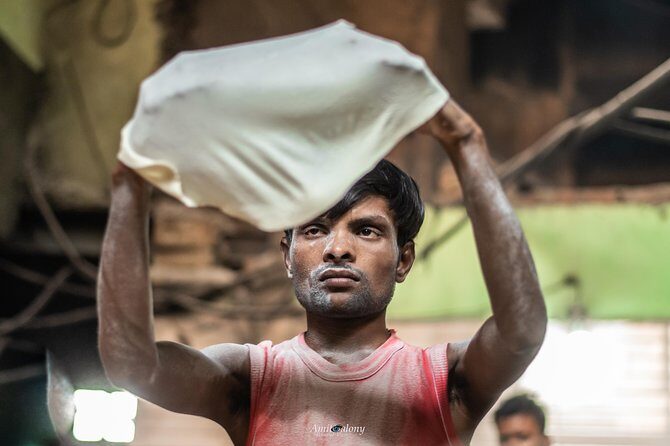 New Delhi Slum Walking Tour - Group size and pace: semi-private helps more than you think