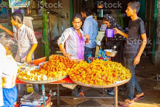 Old Delhi Cultural, Temples, Heritage Walking Street Food Tour - Gurudwara Sis Ganj Sahib: Sikh history, service, and a chance to cook