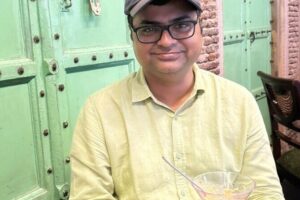 Old Delhi Heritage Walking Tour - Naughara and the row of nine houses: craft history you can spot