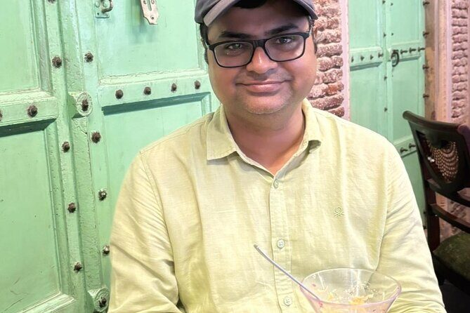 Old Delhi Heritage Walking Tour - Naughara and the row of nine houses: craft history you can spot