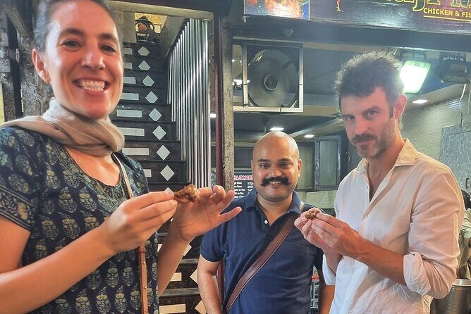 Old Delhi Night Food Tour - Kitchens & Local Stories - Stop 3: Gurudwara Sis Ganj Sahib for context and a pause