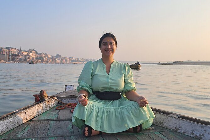 One Day Admirable tour in Varanasi Private Guided Tour - The 5–6 AM Ganga sunrise row: Dashaswamedh to Harishchandra