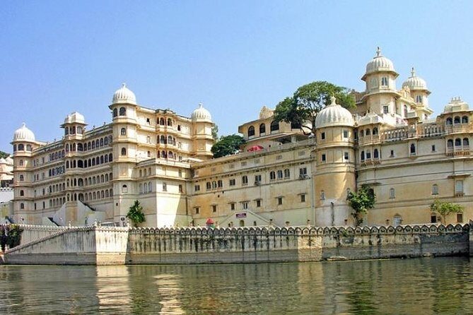 Private Day Tour To Kumbhalgarh Fort And Ranakpur Jain Temple From Udaipur - Private tour, small group size: why it’s worth it